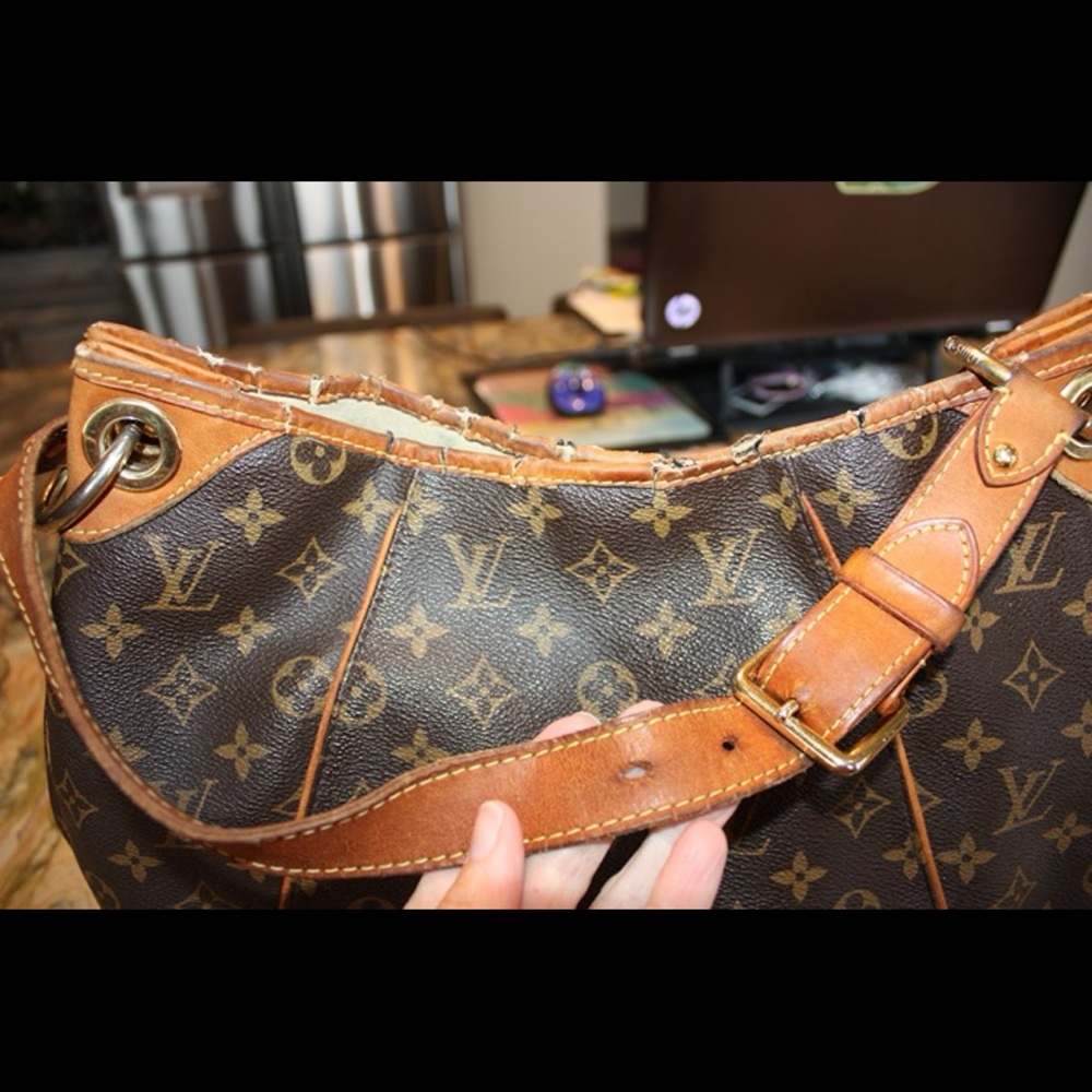 Louis Vuitton Galliera PM Monogram Canvas Shoulder Bag and Gold Plate - Picture 8 of 13